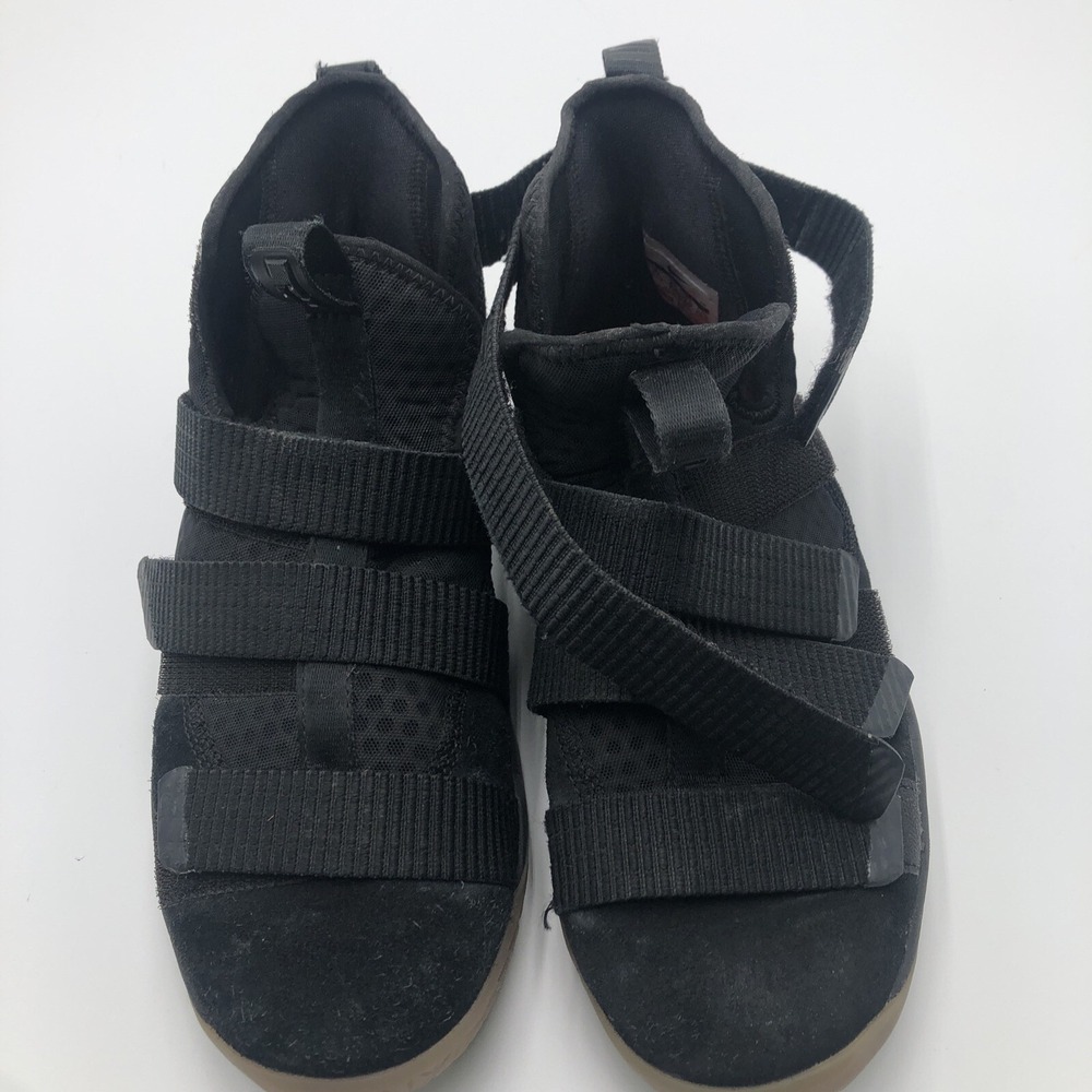 Nike LeBron Soldier Black Gum Youth Size 5y Basketball Shoes Sneakers EXCELLENT